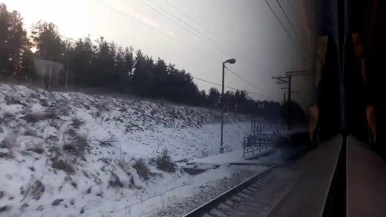 Кучина орехово зуево электрички. Вид из окна поезда зимой. вид из поезда зимой. вид из окна электрички зимой. поезд окно зима.