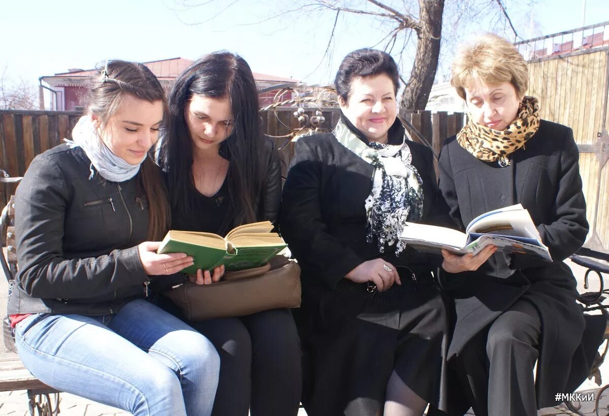Минусинск культура и искусство. Директор колледжа культуры минусинск барабаш. минусинский колледж культуры и искусства специальности. директор колледжа культуры и искусств. начальник отдела культуры минусинск.