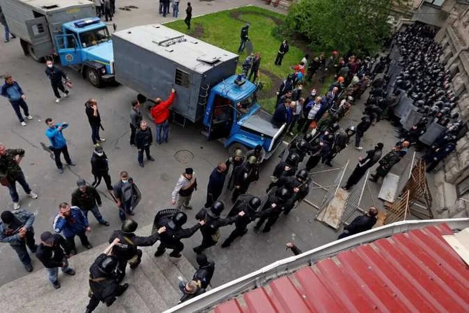 Захват луганской ога. Донецкий аэропорт 26 мая. День миротворца 29 мая. Донецк аэропорт май 26 штурм 2014 год. 29 мая 2014 организация.