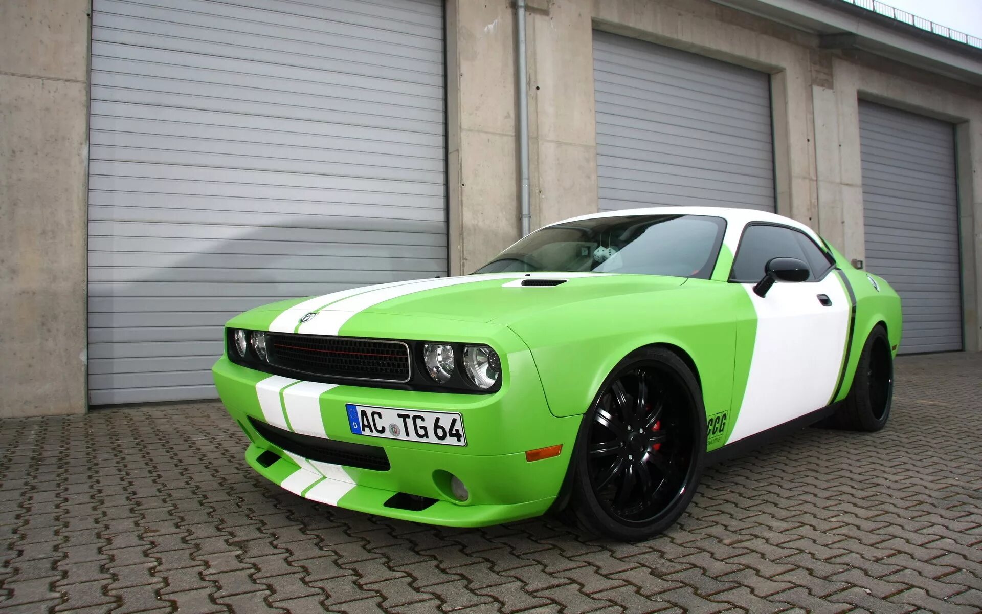 Dodge tuning. Додж Челленджер тюнингованный. Dodge Challenger srt 10. Dodge Challenger srt. Dodge Challenger car Tuning.