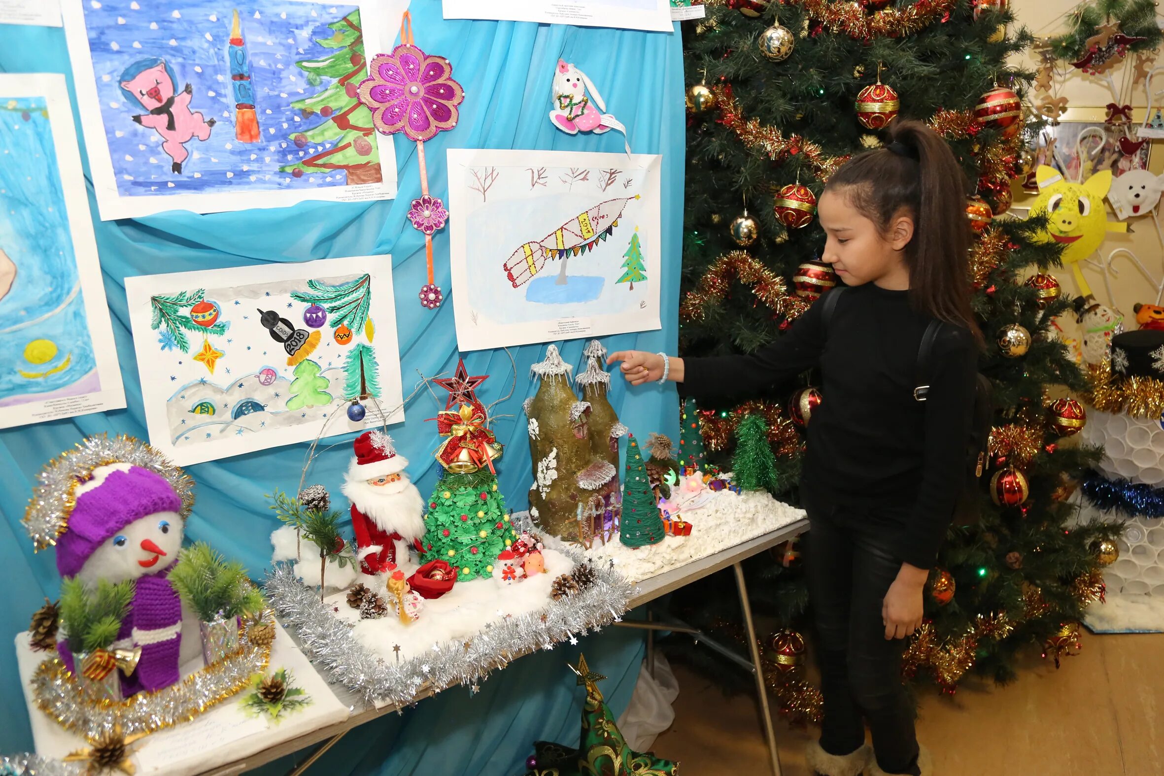 выставка новогодних коллекций. новогодние выставки в москве декабрь. новогодниеэкпозиции картинки. киселевский краеведческий музей. выставка новогодняя карусель во владимире.