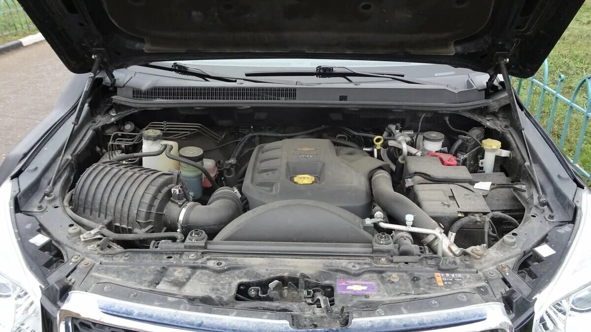 Панель под капотом. Chevrolet trailblazer 2013 под капотом. Двигатель Шевроле Трейлблейзер 2.8 дизель. Chevrolet trailblazer 2013 2.8 дизель. Chevrolet trailblazer 2013 2.8 под капотом.
