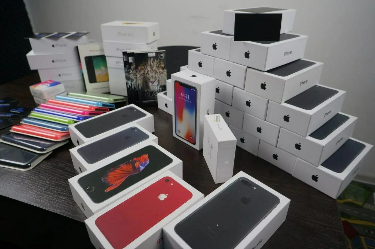 Дешевые айфоны оптом. Люблино айфоны. Коробки от айфонов. Дешево айфоны с индонезии. Много айфонов в коробке.