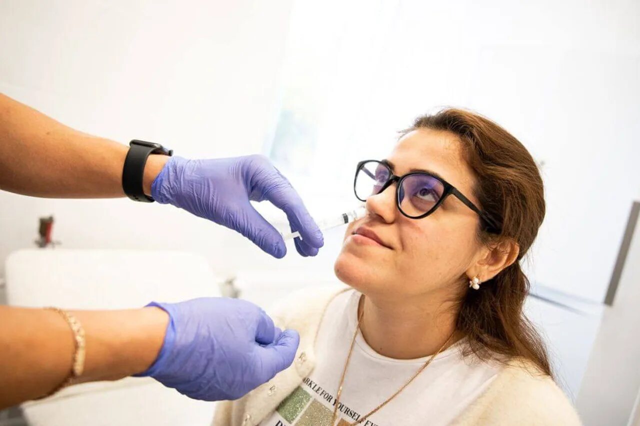 назальную прививку. назальную прививку. назальная вакцина от коронавируса. прививка интраназально. назальная вакцинация от ковида.