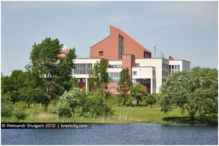 Центр молодежного творчества. Дворец пионеров брест. дворец молодежи брест. центр молодежного творчества брест. цмт брест фото.