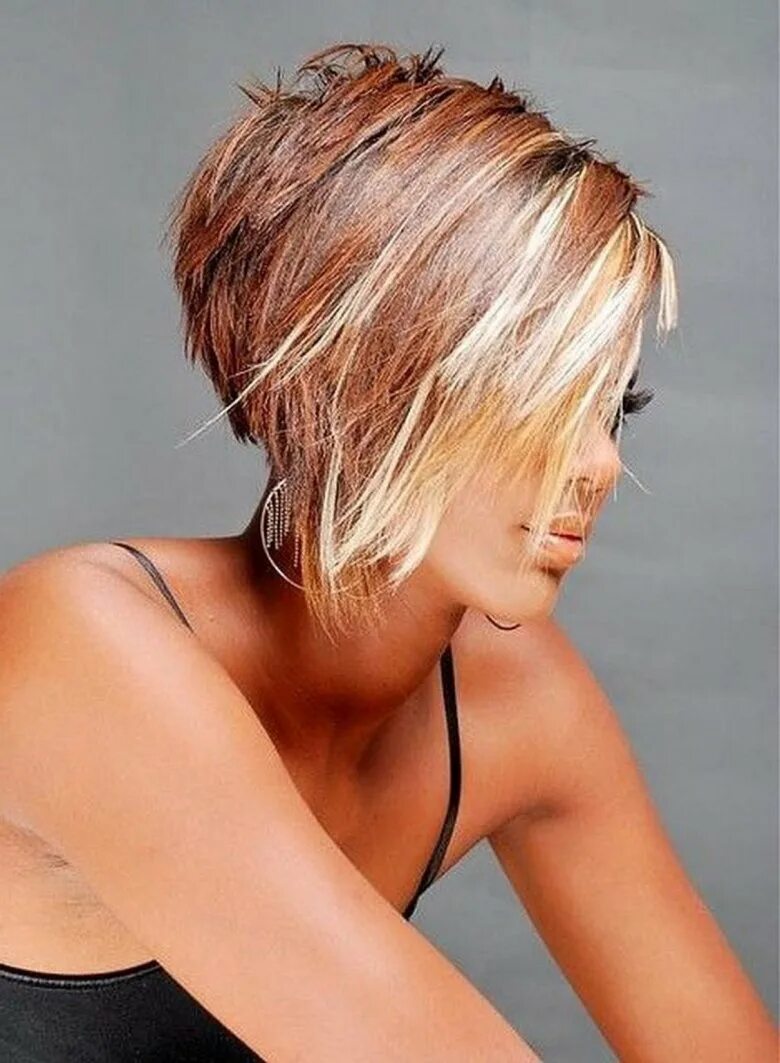 мелирование волос на короткие волосы. колорирование на боб каре. редкое мелирование на каре. мелирование волос на короткие волосы фото. колорирование на каре.