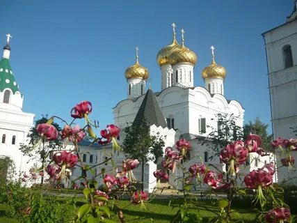 Церкви в цветах