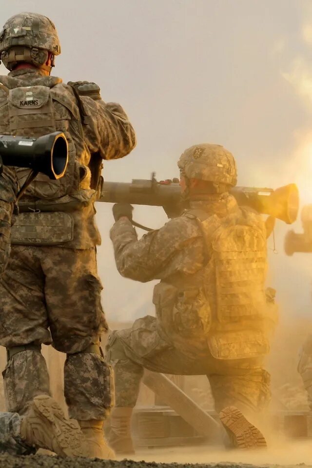 The soldiers shot. Shooting soldier. Военный со спины. The soldiers shot. Солдат снимает оружие.