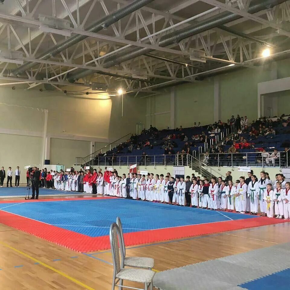 Спорт черкесск. Г Черкесск спорткомплекс Юбилейный. ДС Юбилейный Черкесск. Дворец спорта Юбилейный Черкесск. Дворец спорта Юбилейный Черкесск спортзал.