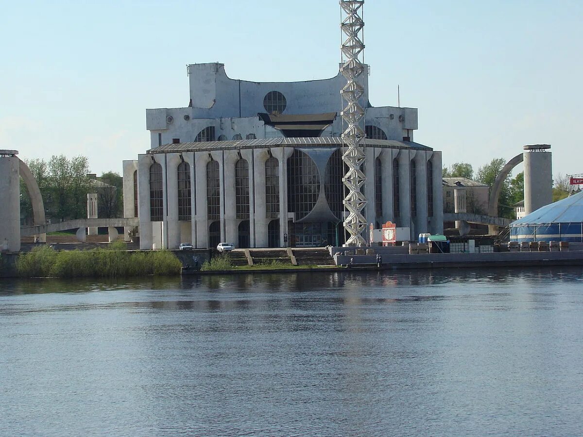 Новгородский театр драмы имени ф. м. Достоевского. Драматический театр Великий Новгород. Новгородский Академический театр драмы. Театр имени Достоевского Великий Новгород. Новгород театр достоевского