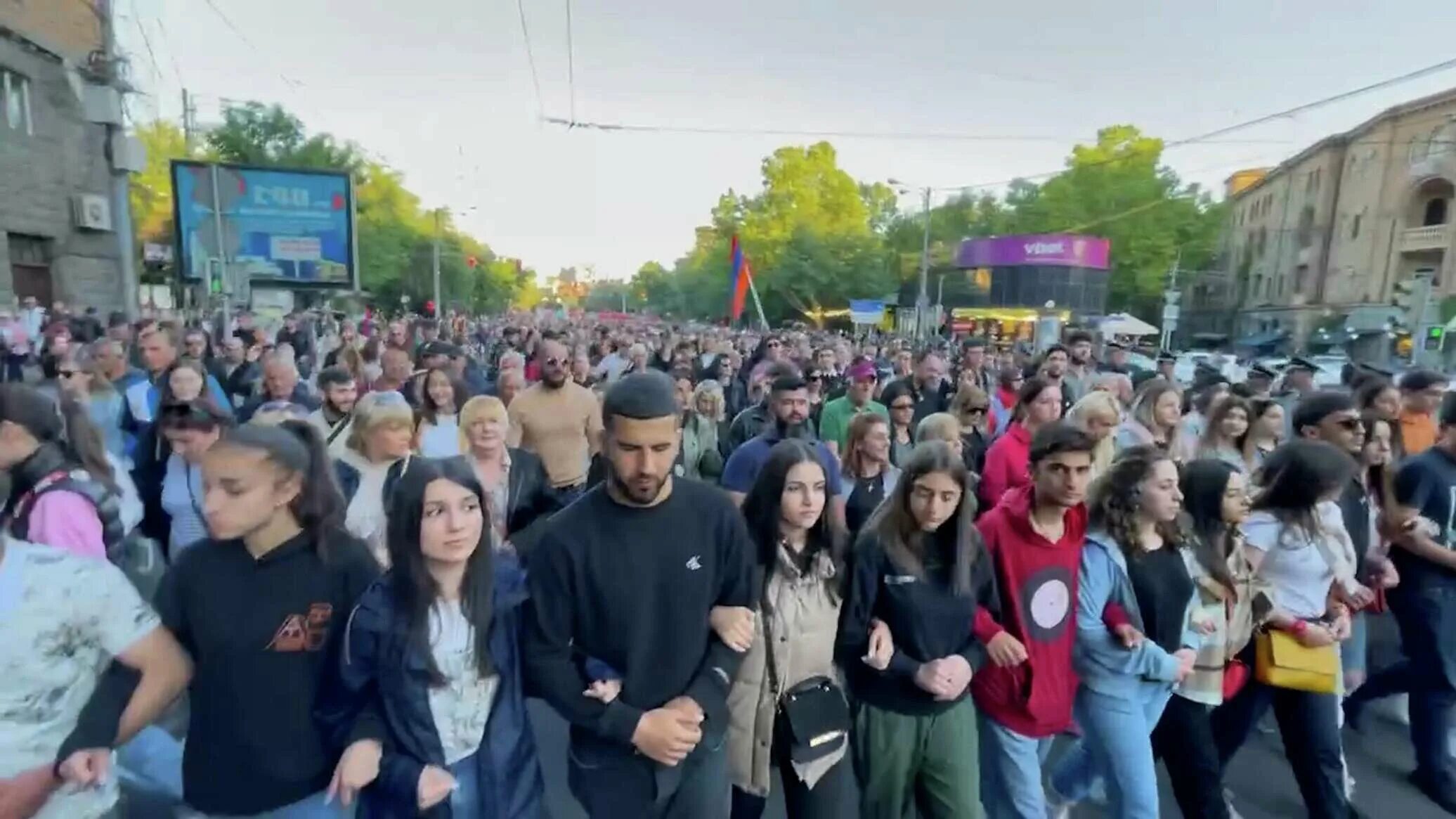 Трудовая армения сегодня. Протесты в Ереване. Протесты в Армении 2022. Ишхан Сагателян митинги протеста. Армяне в России.