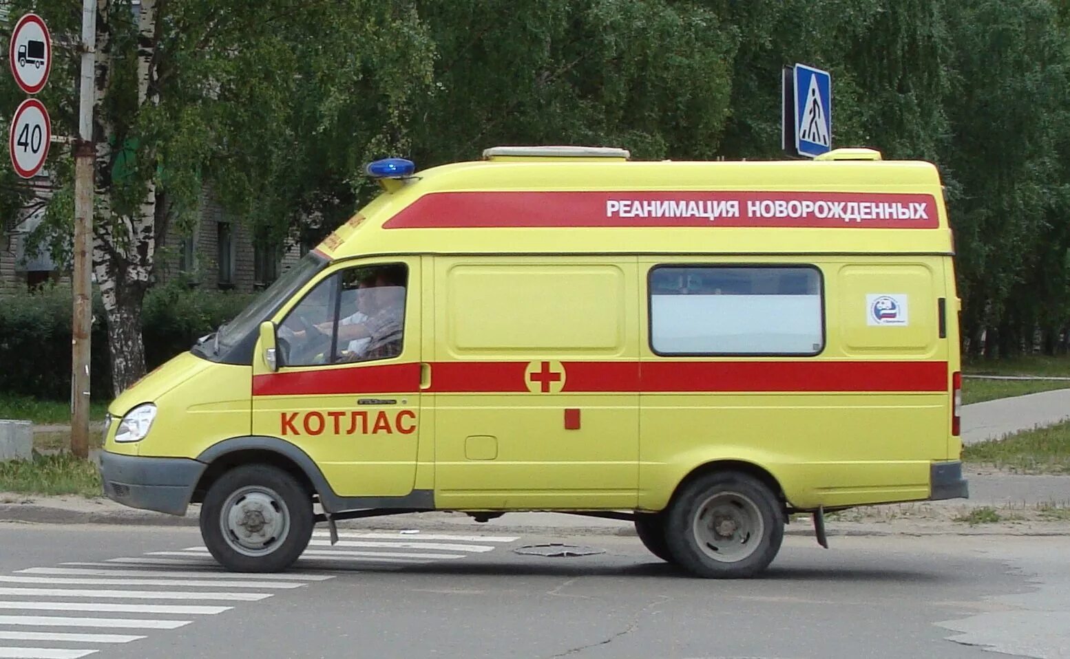 Чем отличается скорая от реанимации. Реанимационная машина и скорая. реанимационная машина скорой помощи. скорая реанимация новорожденных. машина реанимации скорой помощи.