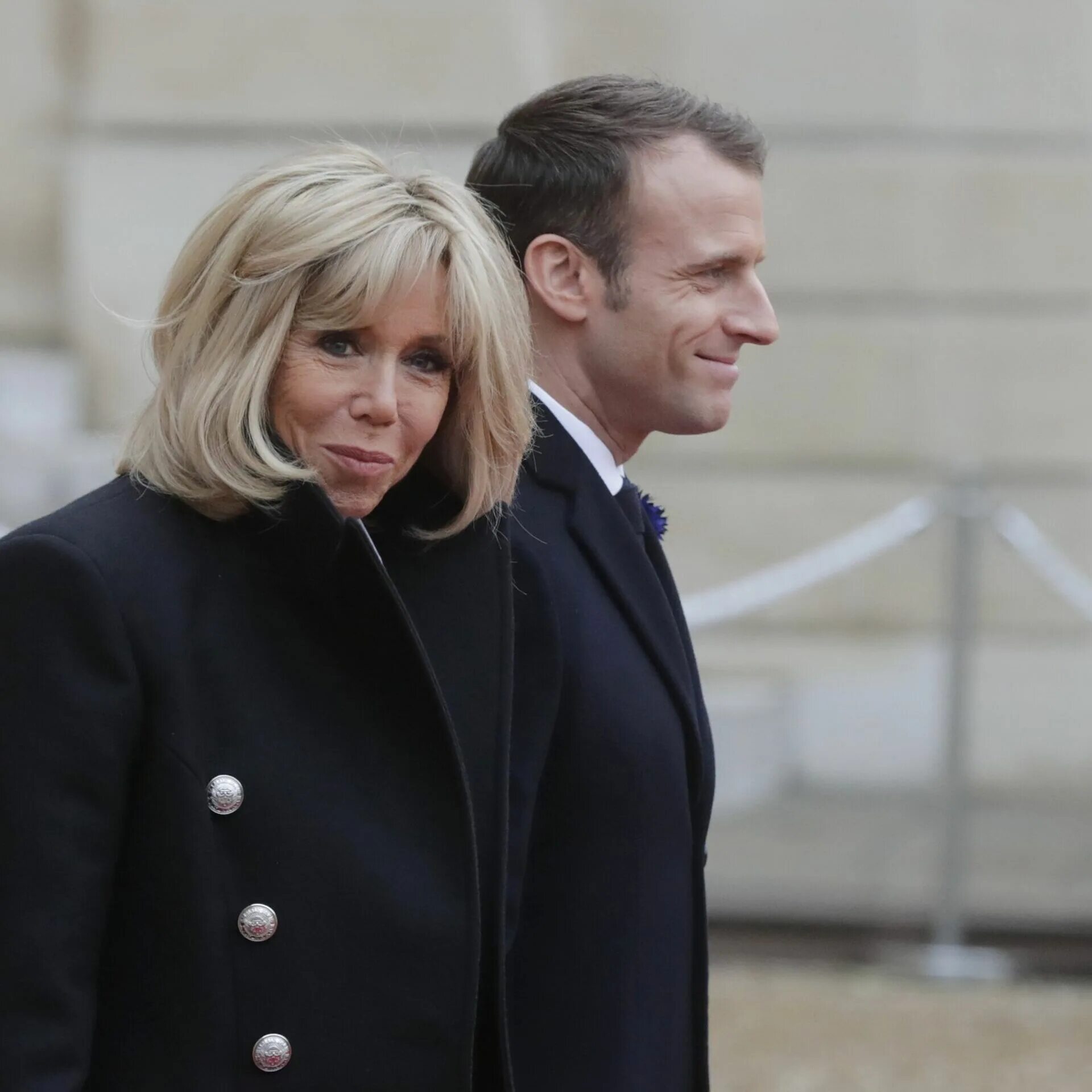 Жена президента макрона мужчина. Жена президента Франции Брижит Макрон. Макрон с женой 2022. Бриджит Макрон и Панин.