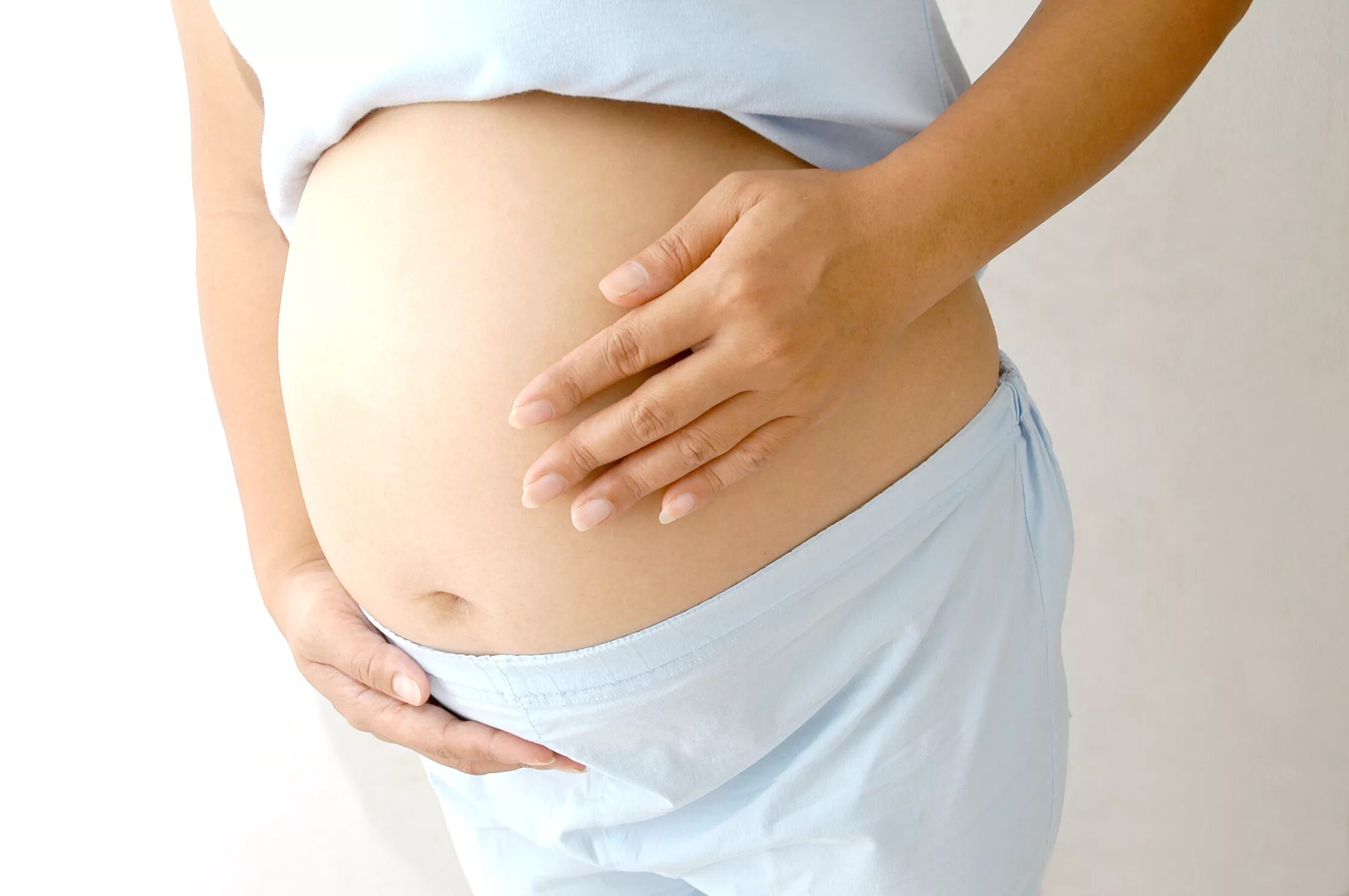 Вздутие живота первый триместр. Вздутие живота у беременных. Низ живота у беременной. Вздутие живота у беременной.