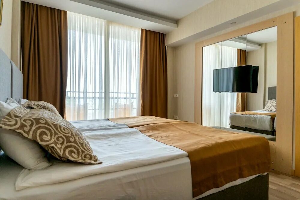 Selectum family comfort side 5. Фэмили комфорт. Турция кемер фун сун комфорт. Fun sun family comfort beach 5. Fun sun family comfort beach 5 кемер.