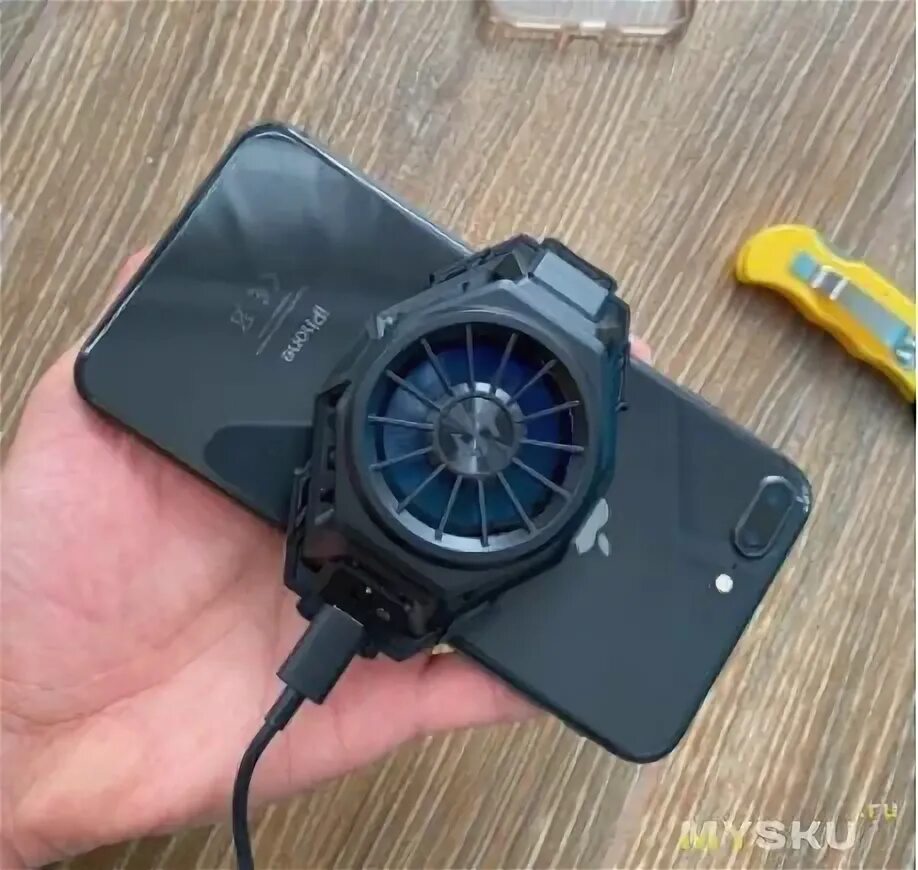 Кулер shark. Xiaomi Black Shark FUNCOOLER Plus br20. Xiaomi Black Shark кулер. Охладитель Блэк Шарк. Куллер охлаждения Black Shark br-30-RM Cooler..