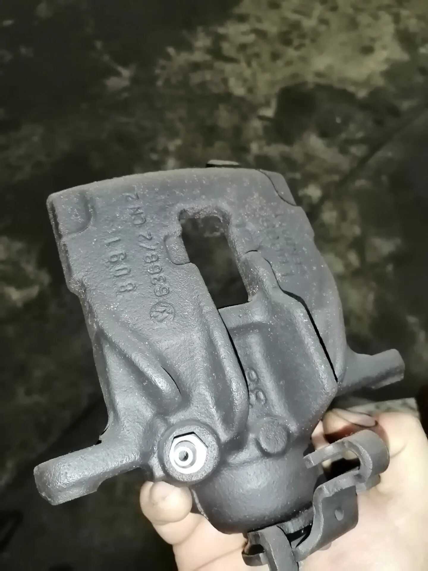 T4 суппорта. Суппорта 4 поршня бмв е34. Поршень переднего суппорта т4. T4 суппорта. Суппорта передние на т4 фольксваген.