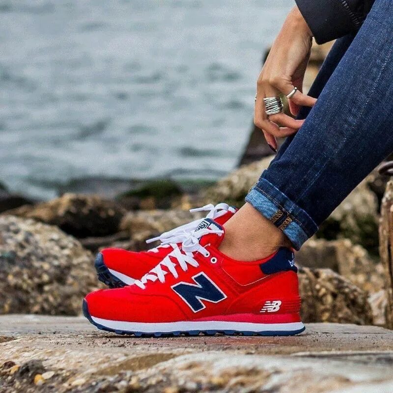 New balance на лето. Нью бэланс 574 красные. New Balance 2023 мужские. Нью бэланс красные кроссовки. Нью бэланс кроссовки мужские.