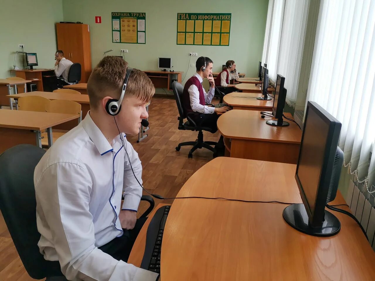 Дистанционка в школе законна?. Школа 8 тольятти. Дистанционное образование. Дистанционное обучение школа 26 абакан. Учительская в школе.