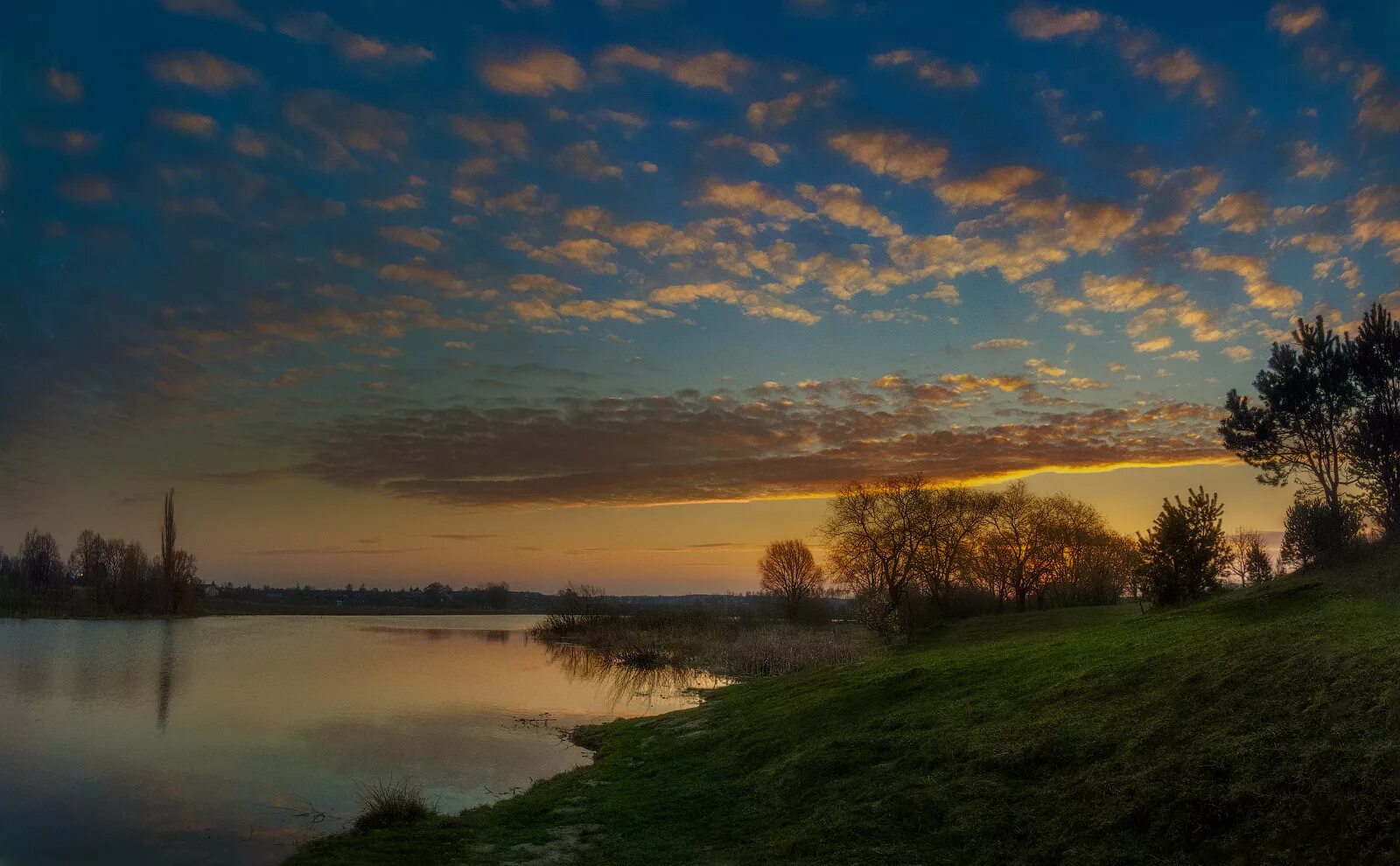 Ясный вечер. Вечерняя панорама природа. Восход панорама. Ясный пейзаж. Пейзаж утром и вечером.