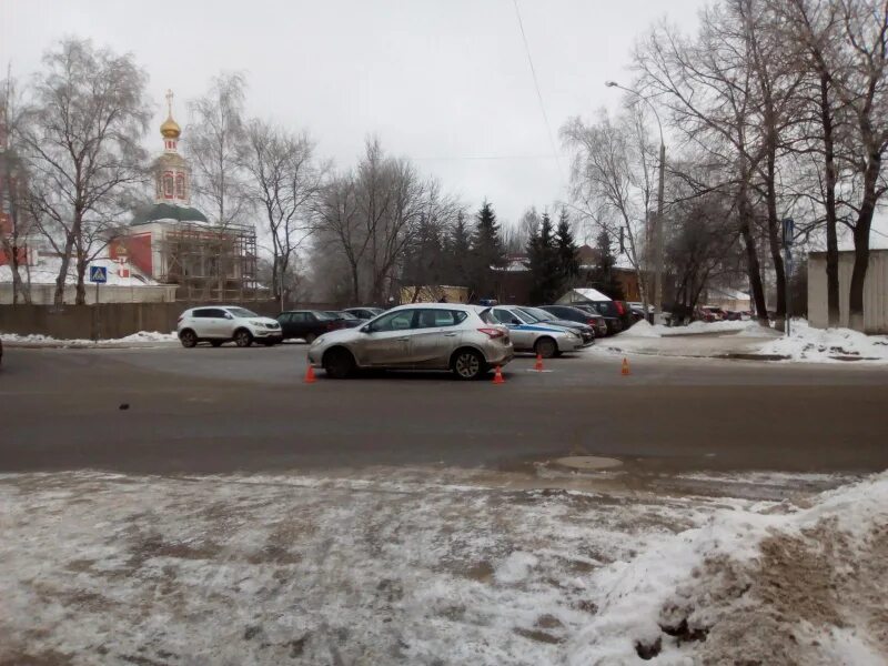 В вологде водитель авто. Дтп вологда проспект победы пролетарская. В вологде водитель авто. Потерял колесо газель. В вологде водитель авто.
