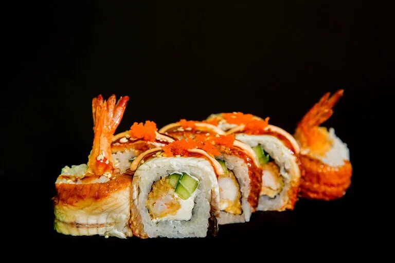 ролл калифорния с креветкой в красной тобике. васаби роллы краснодар. кафе васаби керчь меню. васаби таганрог. васаби таганрог роллы.