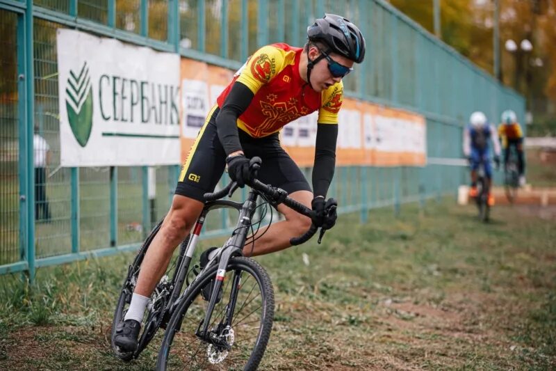 В велокроссе 276 спортсменов. Чебоксары маунтинбайк Велоспорт 2022 Дмитриев Арсений. Маунтинбайк чемпионы Чувашии. Велокросс Чувашия.