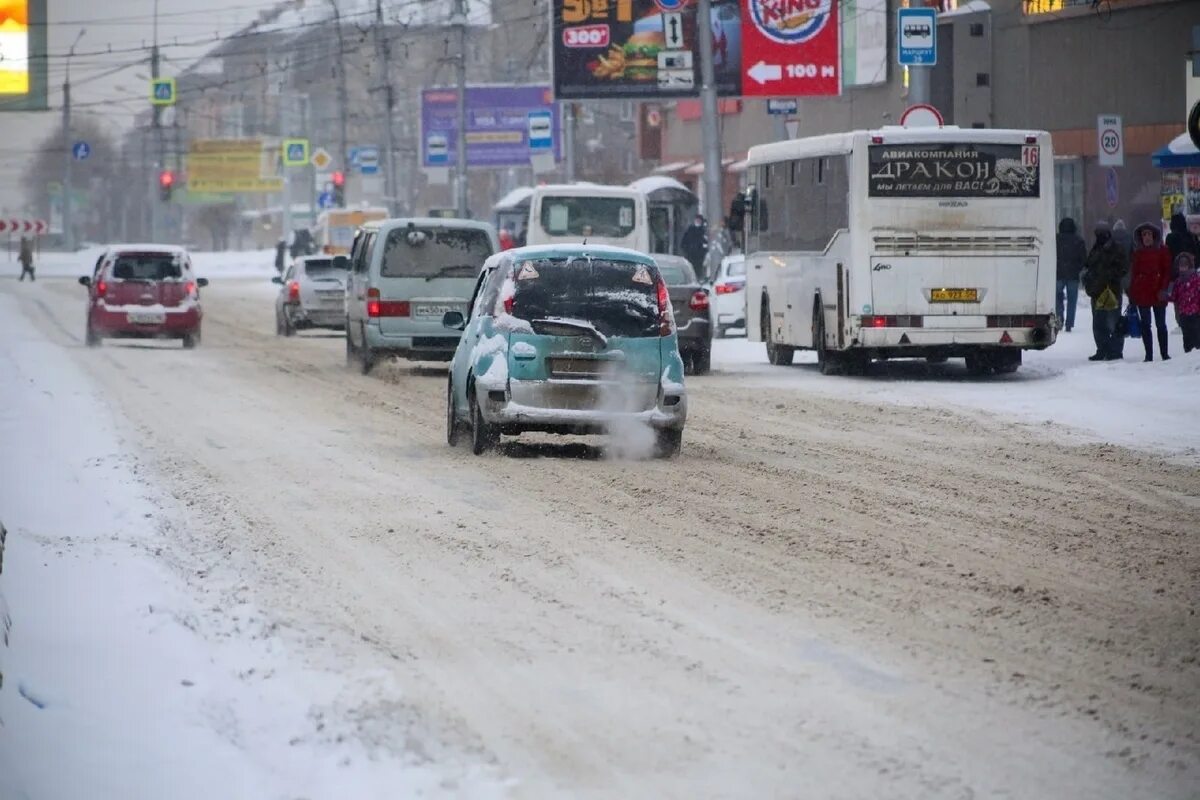 30 декабря новосибирск. Новосибирск завалило снегом. Трассы Новосибирска снегопад. Снегопад цен. Пробки Новосибирск сейчас.