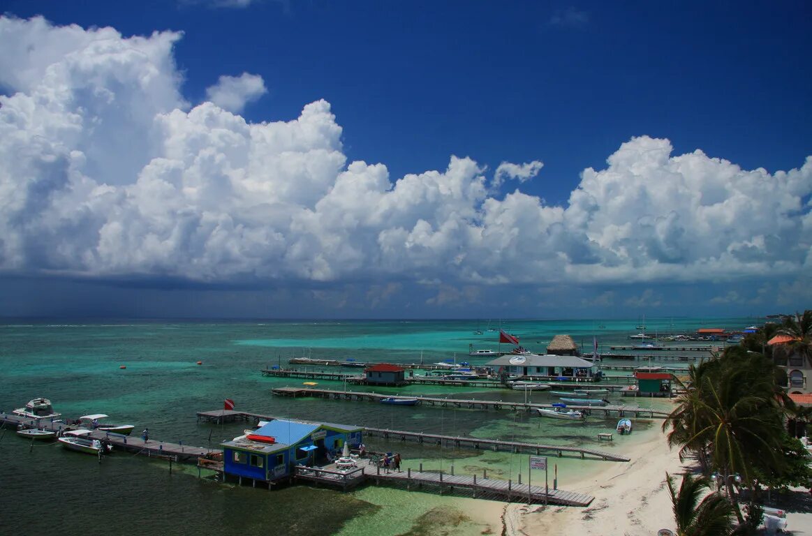 Амбергрис-Кей, Белиз. Ambergris Caye Белиз. Ambergris Caye Карибское море. Белиз Бельмопан виллы. Столицей какого государства является город бельмопан