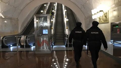 Метро москва почему стоим