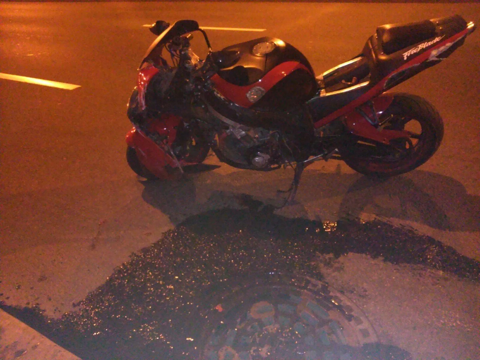 Разбился мотоцикл красный. Хонда cbr 600 rr после аварии. Дтп с участием мотоцикла. Авария на красном мотоциклисты. Хонда cbr 600 rr после аварии.