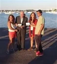 S o s женщины в море. S. Сос женщины в море. O. Сос женщины в море.