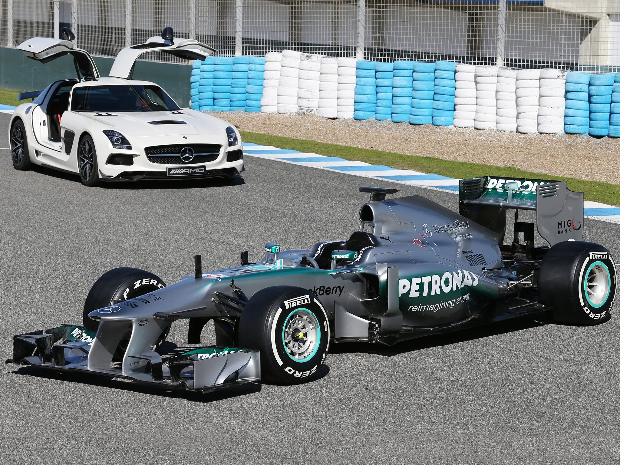 Газ в формуле 1. Mercedes w01 f1. Mercedes AMG f1. Mercedes AMG Petronas f1. Mercedes AMG f1 w05.