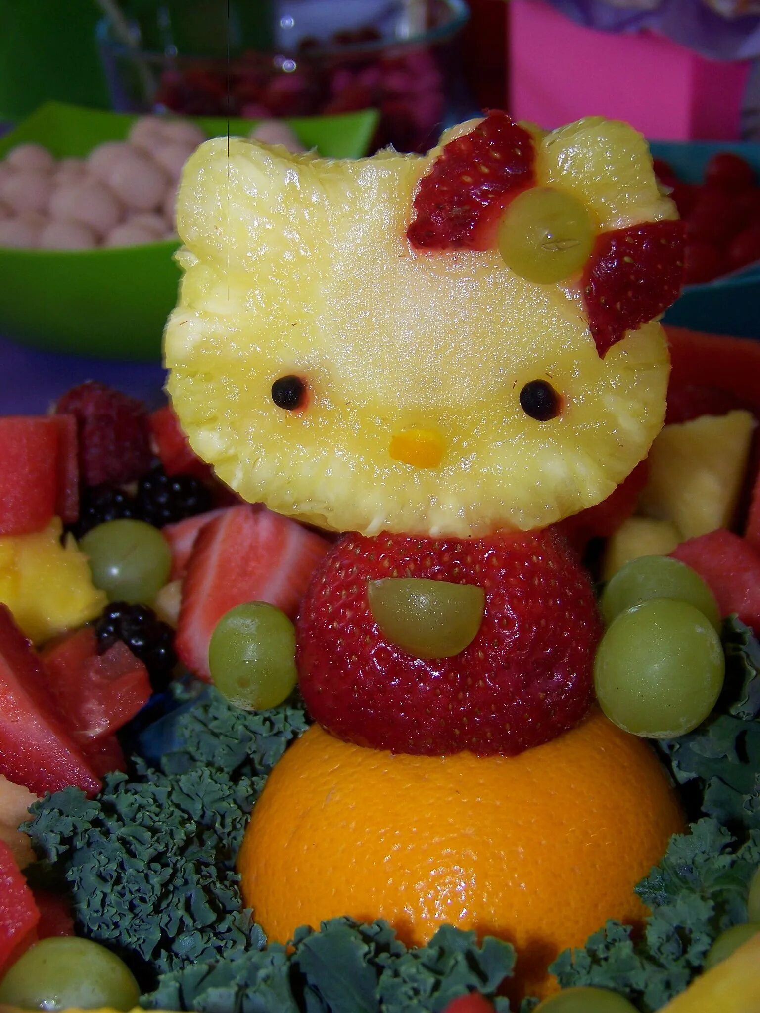 Медведь съедобный. Поделки из фруктов. Фигурки из фруктов. Фигуры из овощей и фруктов. Фигурки из фруктов для детей.
