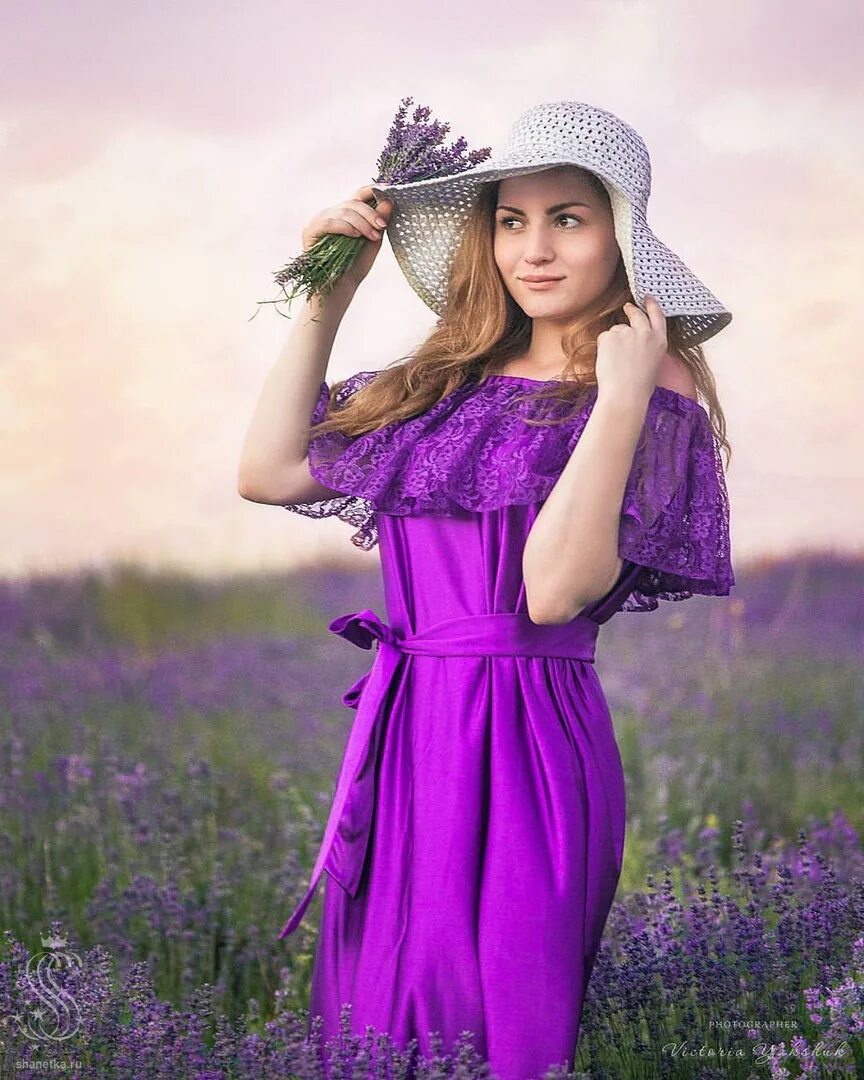 Вечернее платье лавандового цвета. Сиреневое летнее платье. Лавандовое платье летнее вечернее. Лавандовое платье. Платье лаванда.