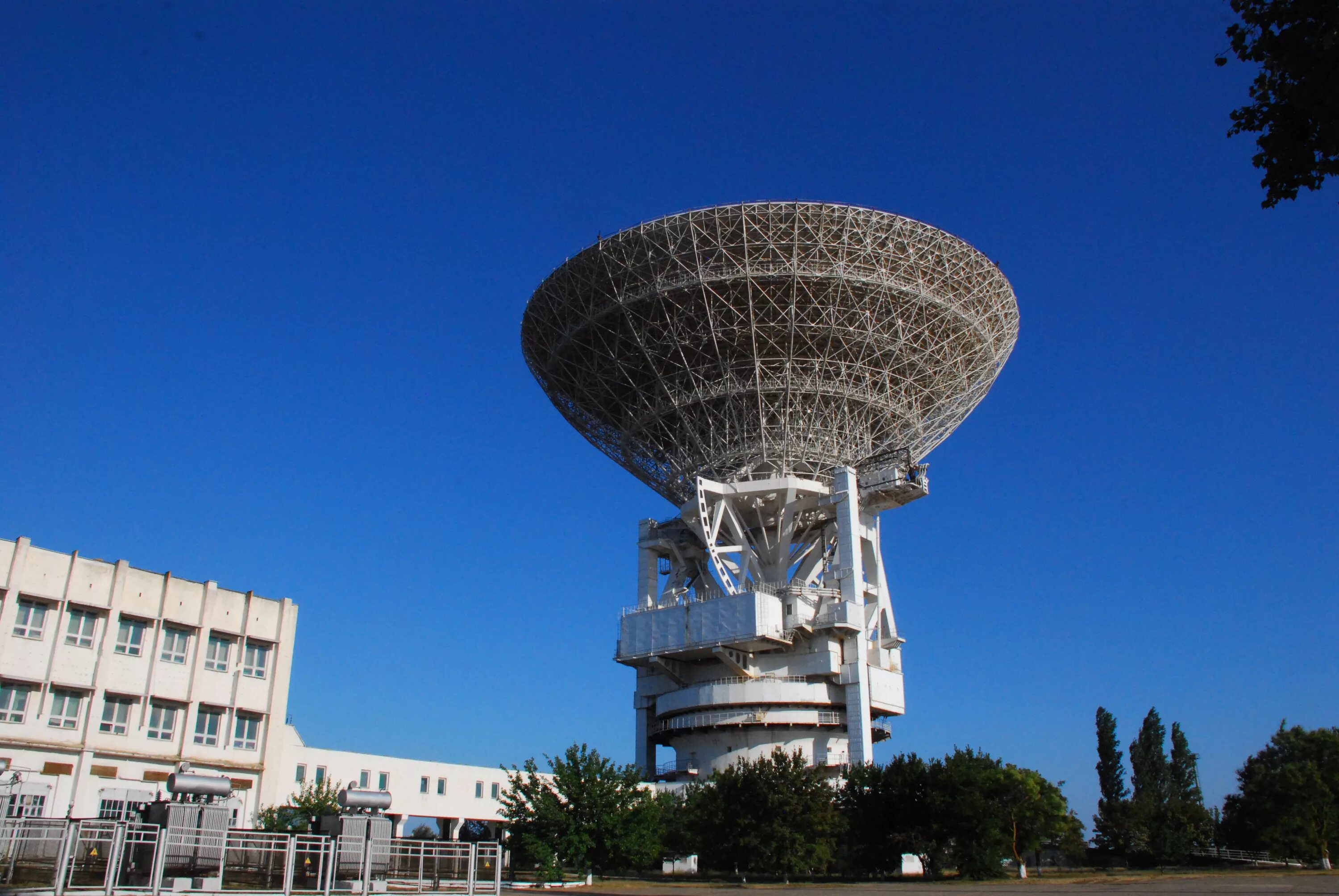 Радиоастрономический телескоп рт-70 евпатория. Станция космического слежения в евпатории. Радиотелескоп крым евпатория. Обсерватория евпатория. Радиотелескоп крым евпатория.