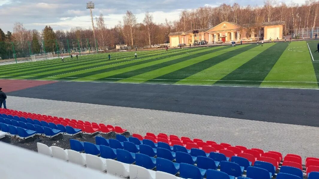 Стадион труд варшавское шоссе. Стадион труд варшавское шоссе. Стадион труд москва варшавское шоссе 14 футбол. Варшавское шоссе 14с14 стадион. Стадион труд москва варшавское шоссе 14 футбол.