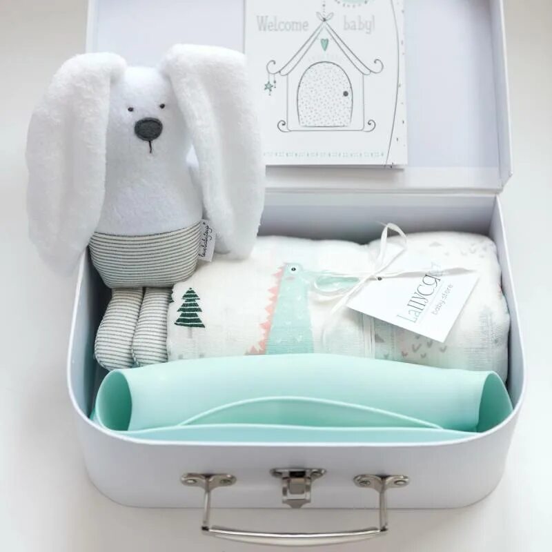 Подарки для новорождённых девочек. Конверт для выписки из роддома. Набор для младенца в подарок. Коробка с подарками для новорожденного. Подарочный комплект для новорожденного.