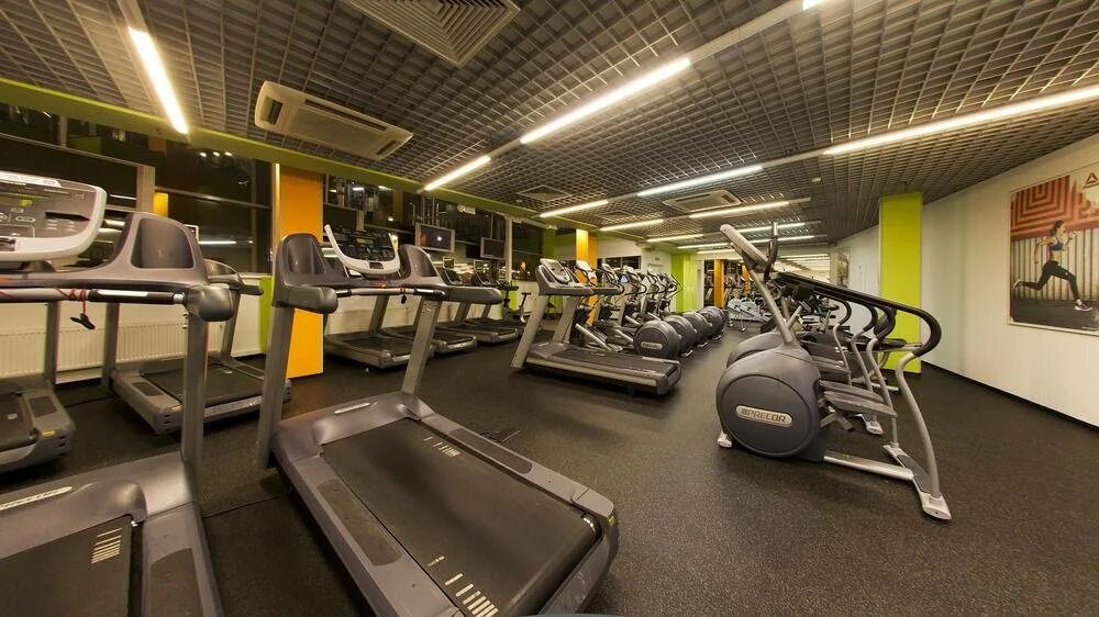 Фитнес на пулковском шоссе. Park Inn Pribaltiyskaya Прибалтийская. Отель Park Inn by Radisson Pribaltiyskaya Hotel & Congress Center. Рэдиссон Пулковская фитнес. Тренажерный зал парк ИНН Пулковская.