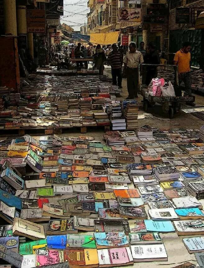Книжный рынок. Книжный рынок в ираке. книжный рынок в багдаде. книжный развал в тель-авиве. олимпийский 90-х книжный развал.