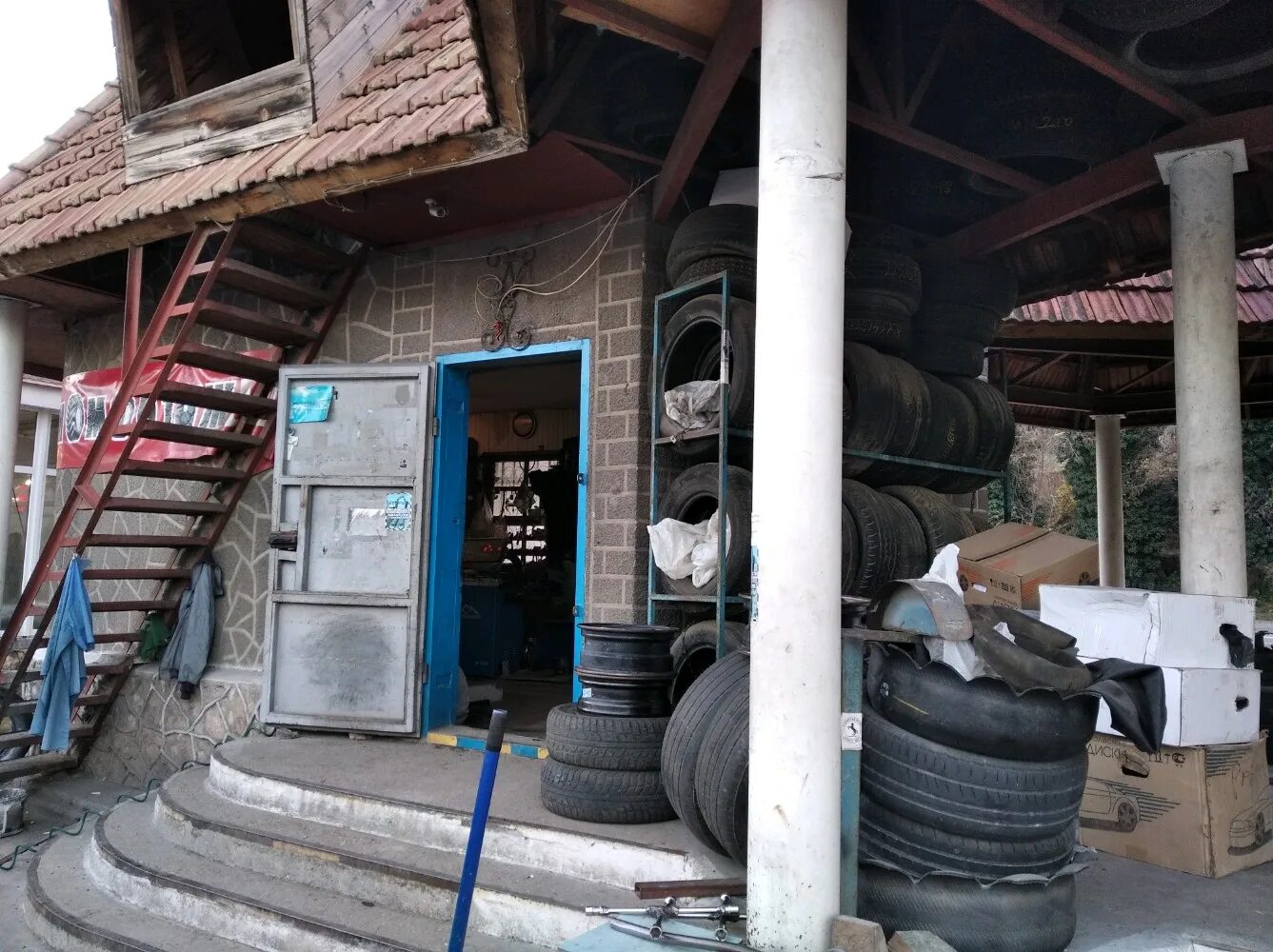 Фиолентовское шоссе 1/1. Доктор шин севастополь. Братская севастополь шиномонтаж. Автомойка столетовский проспект севастополь. Фиолентовское шоссе 11б.