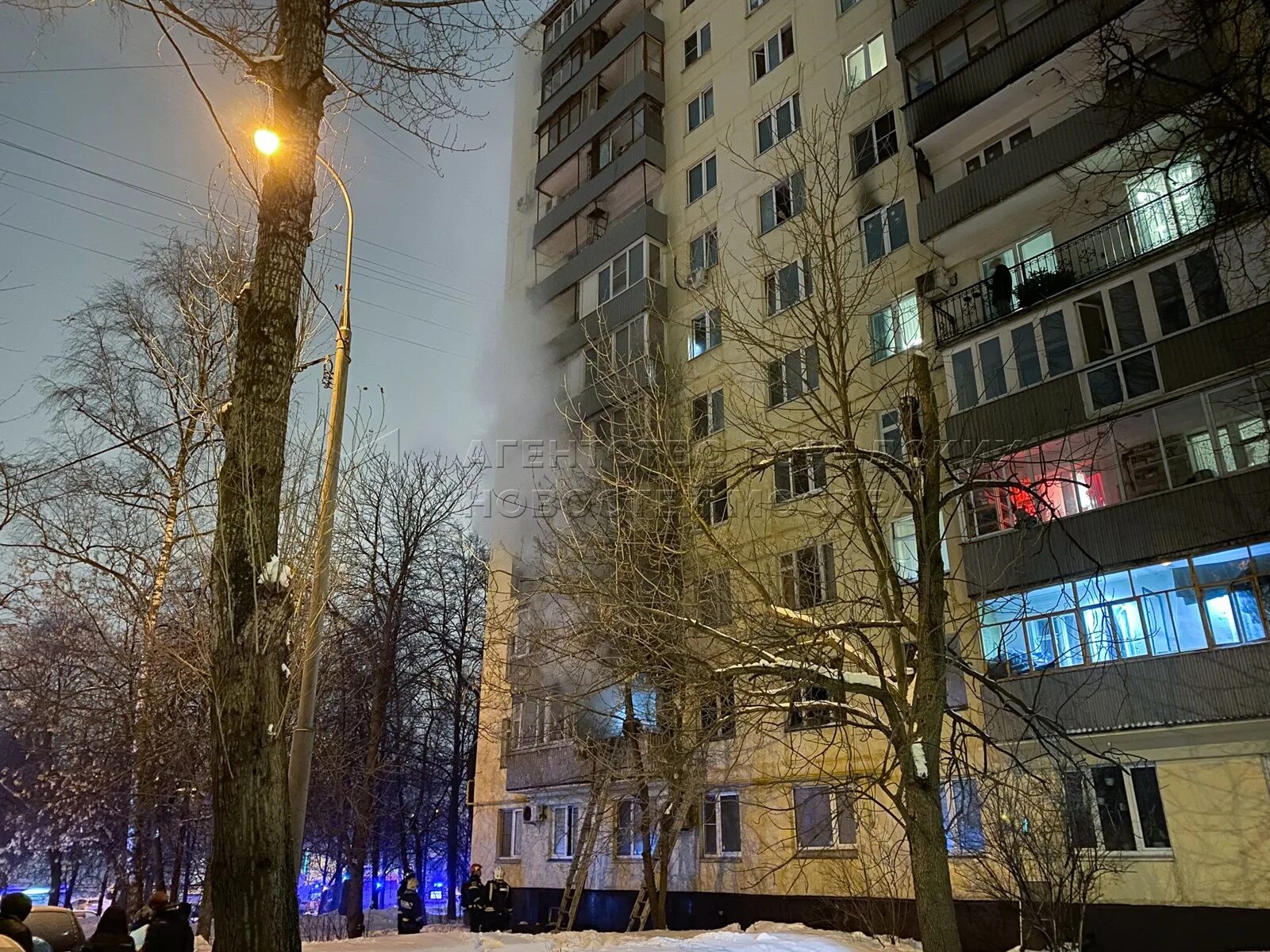 Блонь огонь ул ленина 2 отзывы. Пожар Нагатинская. Пожар на Нагатинской сейчас. Пожар в квартире в Москве вчера. Пожар Тайнинская улица.