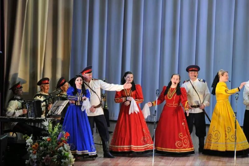 На рыбалке у реки ансамбль казачьей песни вольный дон. Веселые казачки. Ансамбль вольный дон песни. Ансамбль казачьей песни вольный дон - ой, мороз, мороз. Ансамбль казачий дон елена.