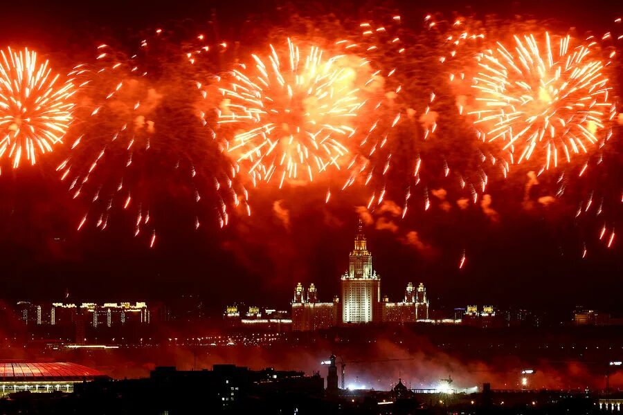 Салют победы видео. Салют в Москве 2021. Салют 9 мая Москва. Салют Победы в Москве. Салют в Москве день Победы 2022.