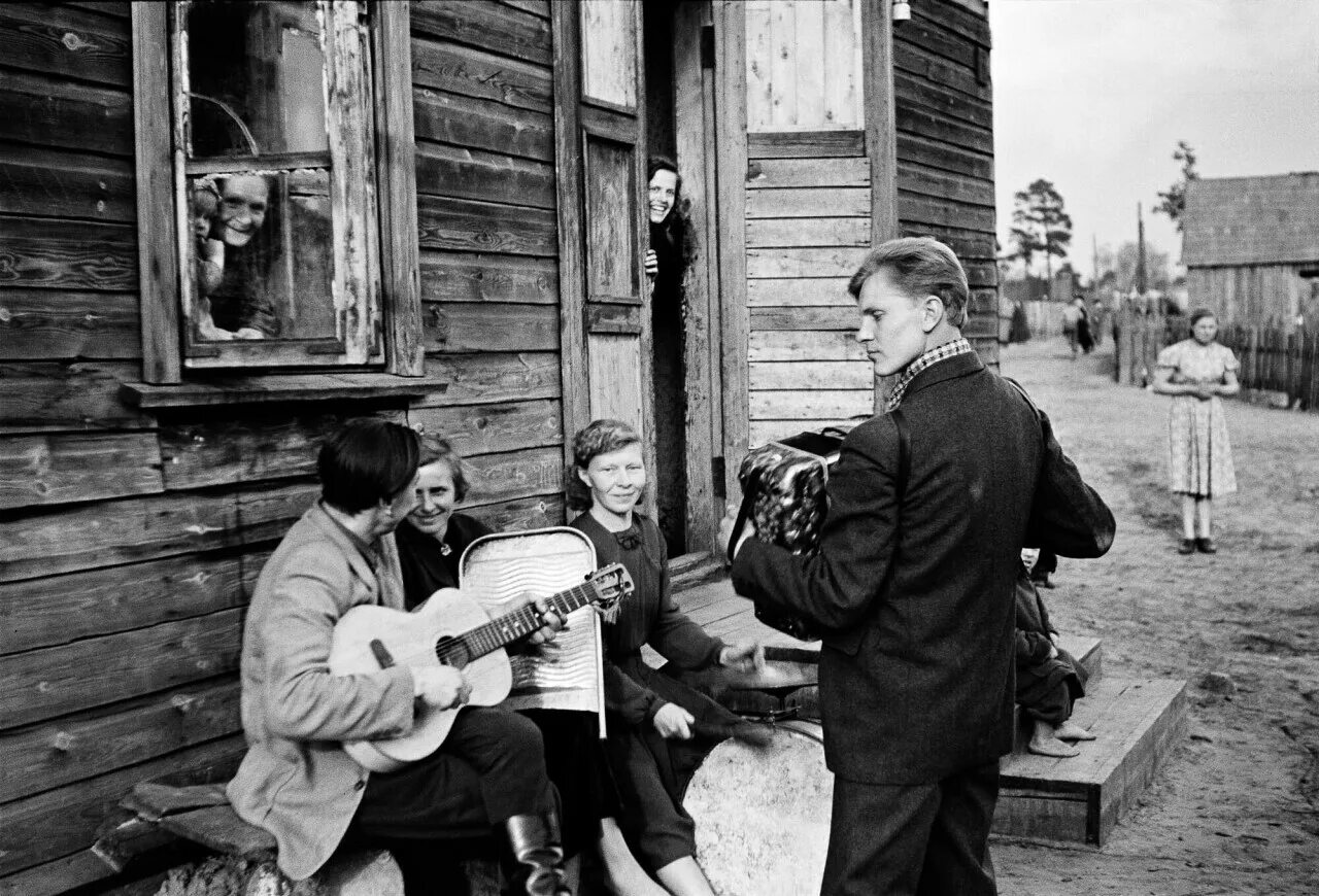 Рабочий поселок песня. Рабочий поселок песня. Рабочий поселок 1965. Костян коврежкин. Рабочий поселок 1965.