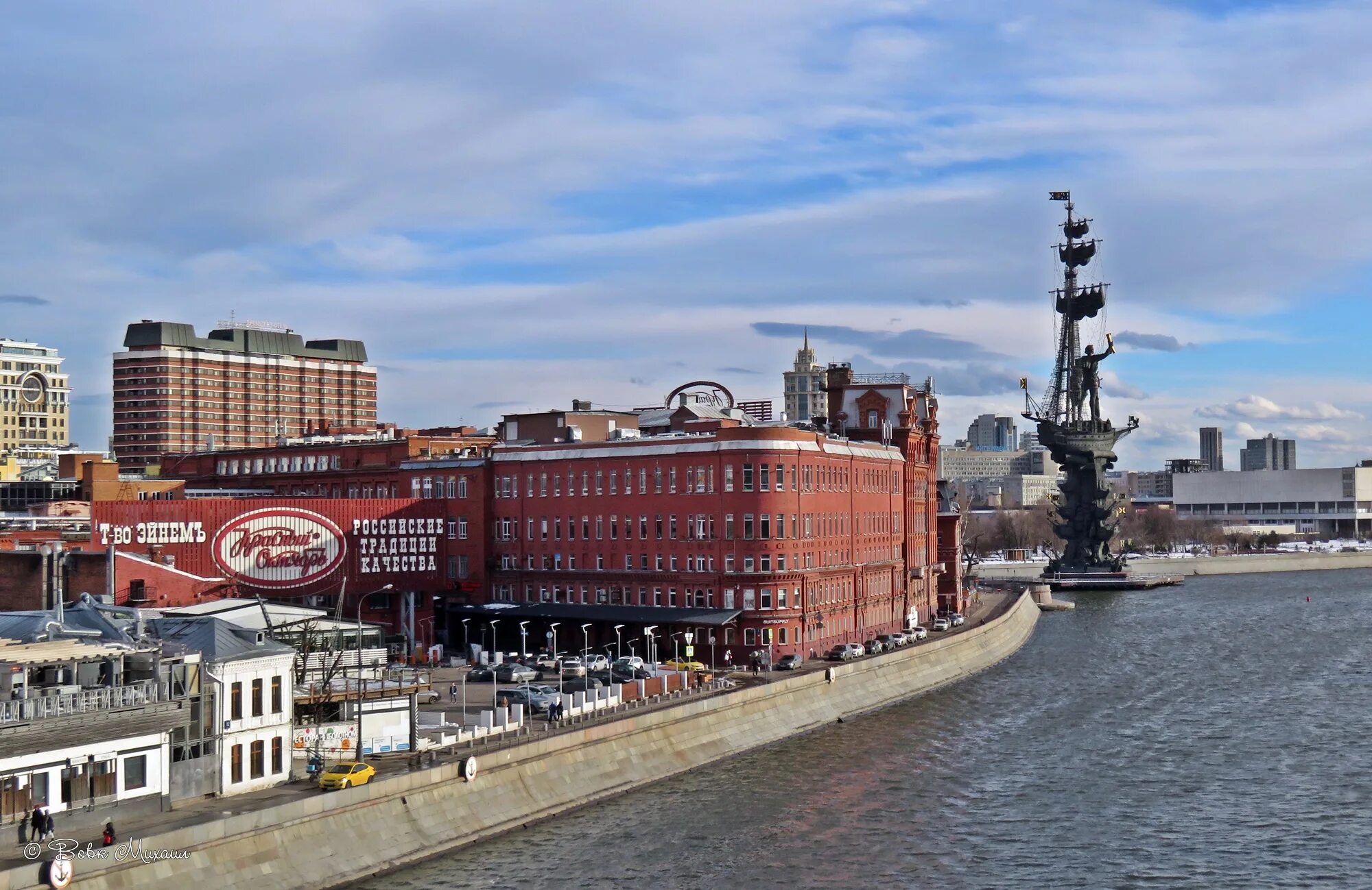 Завод красный октябрь Москва. Шоколадная фабрика в Москве красный октябрь. Фабрика Эйнем красный октябрь. Красный октябрь Берсеневская набережная. Бывшая фабрика красный октябрь