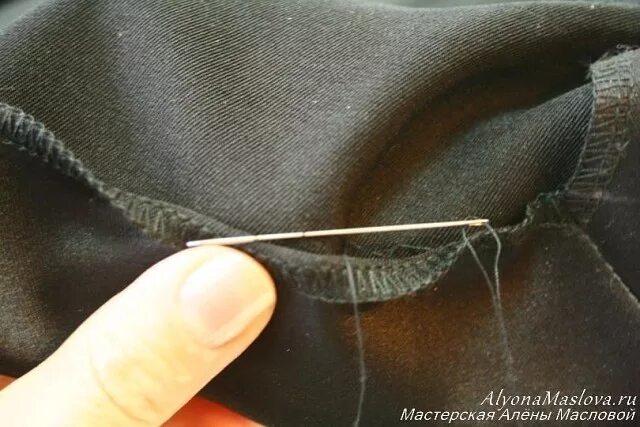 Как подшить вручную видео. Потайной шов. Как подшить вручную видео. Невидимый шов для подшивки. Невидимый подшивочный шов.
