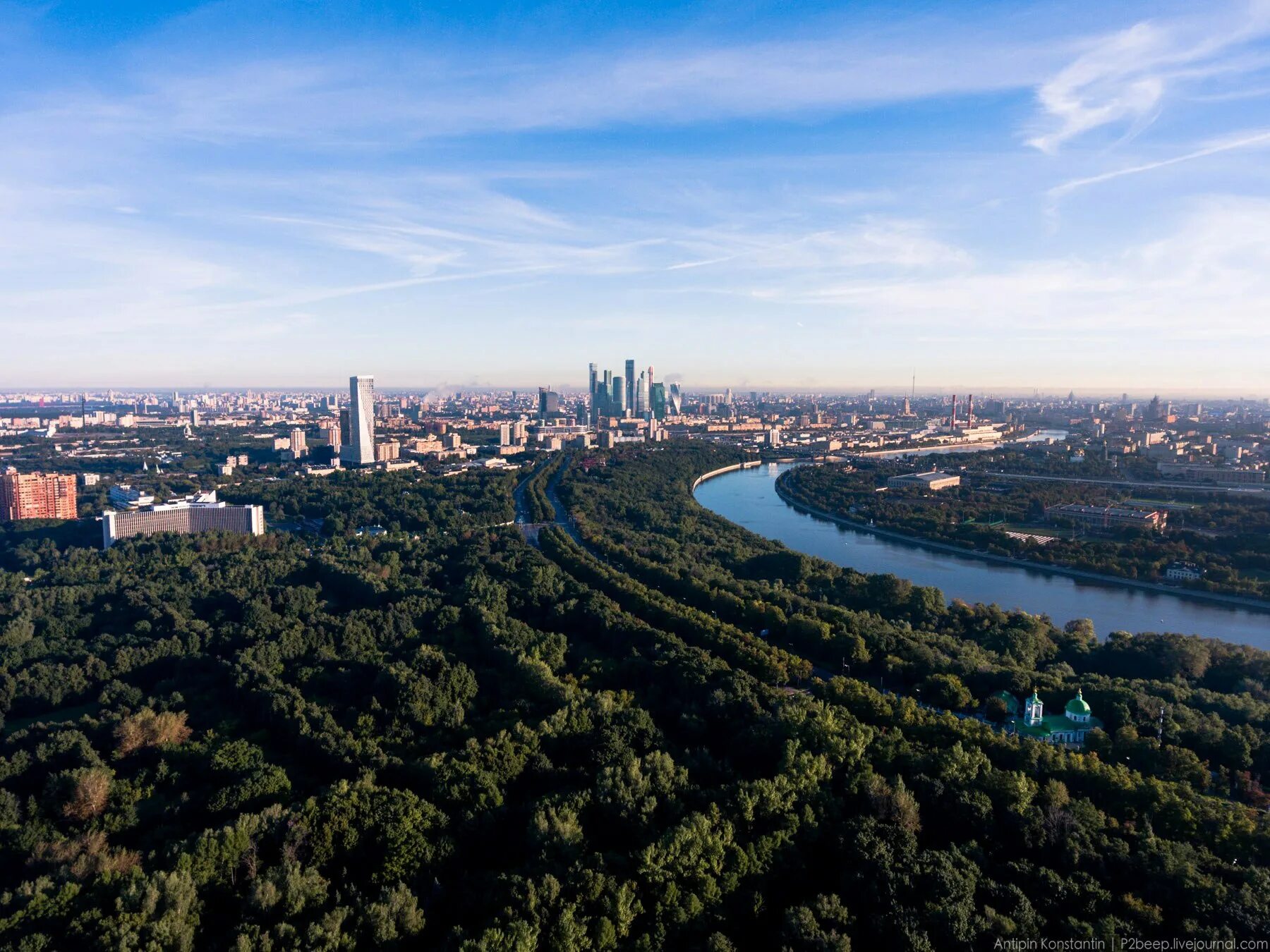 Зеленый московская область фото. Вид на Москва Сити с Филевского парка. Вид на Москва-Сити с коптера. Парк красная Пресня Москва вид сверху. Филевский парк Москва.