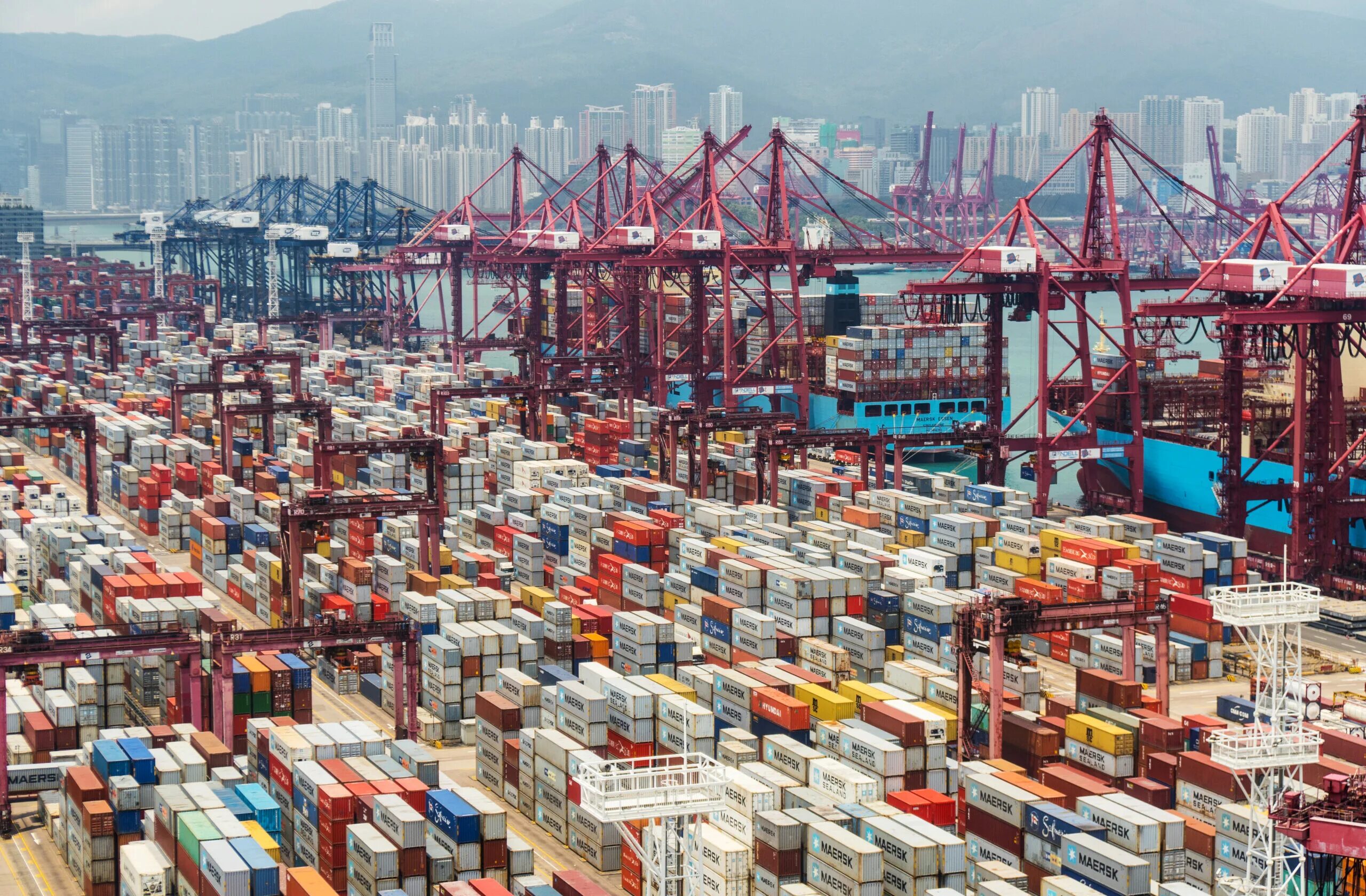 Город и порт в китае. Порт Китая. Экспорт Китая. Экономика Гонконга. Импортная торговля в Китае.