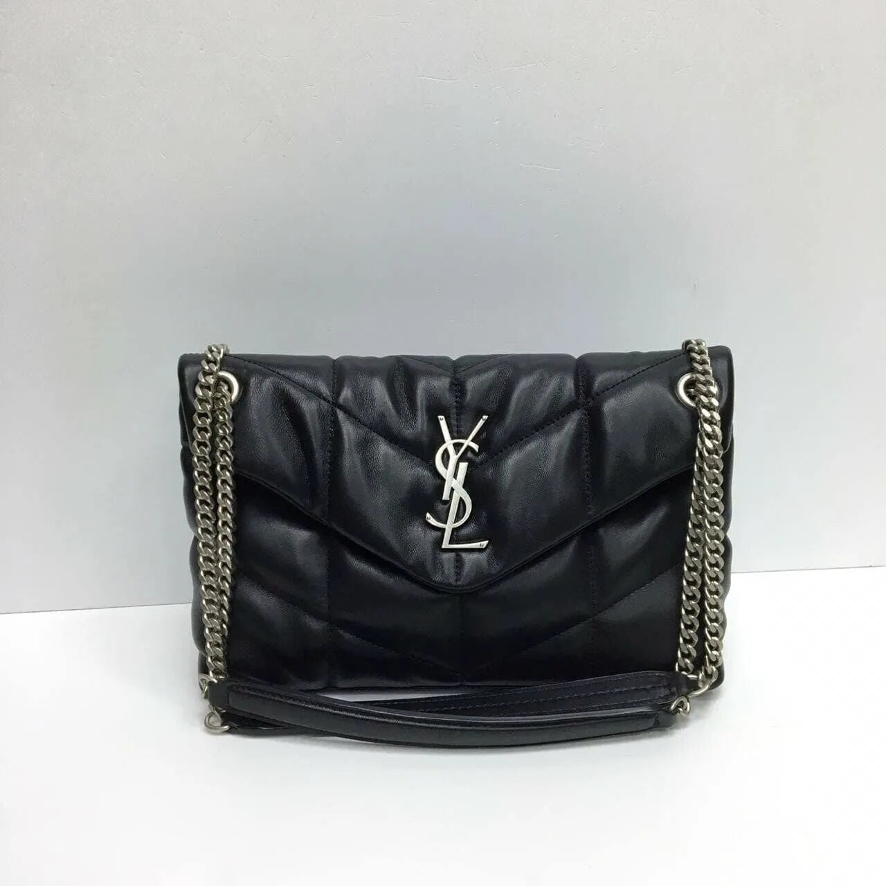 Saint laurent сумки оригинал. Сумка YSL Loulou Medium. Сумка Yves Saint Laurent Loulou. Сумка Ив сен Лоран Puffer Loulou. Ив сен Лоран Лоран сумки.